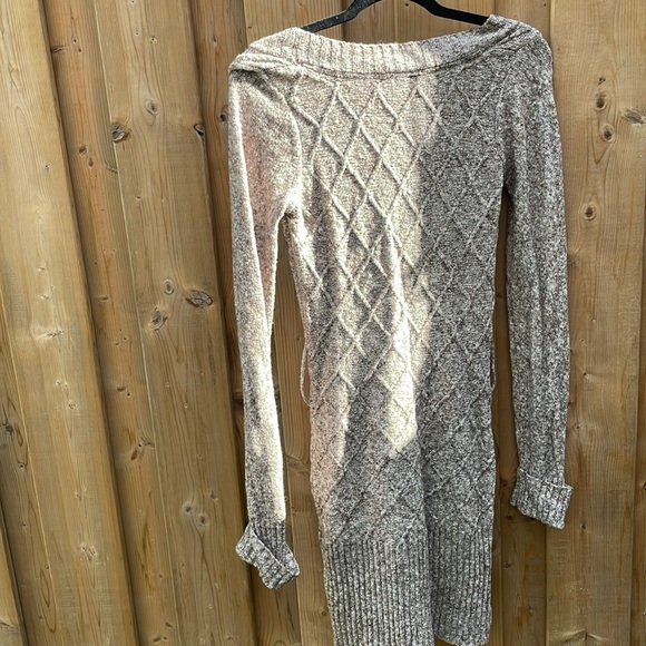 Le Chateau sweater dress size medium - Picture 4 of 5